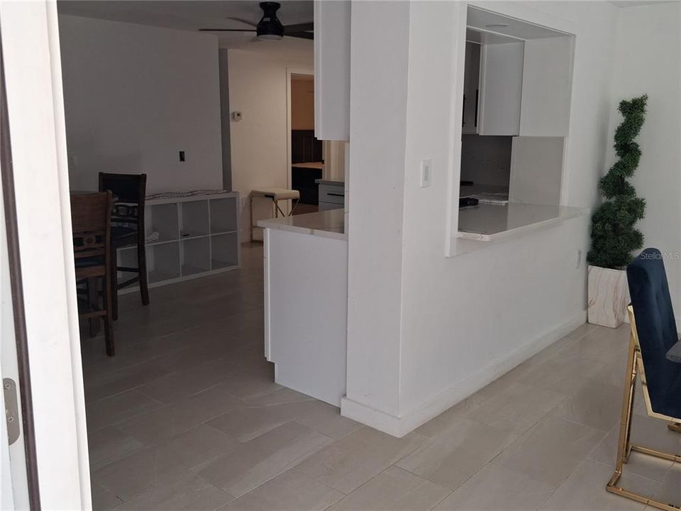 For Rent: $2,500 (2 beds, 1 baths, 958 Square Feet)