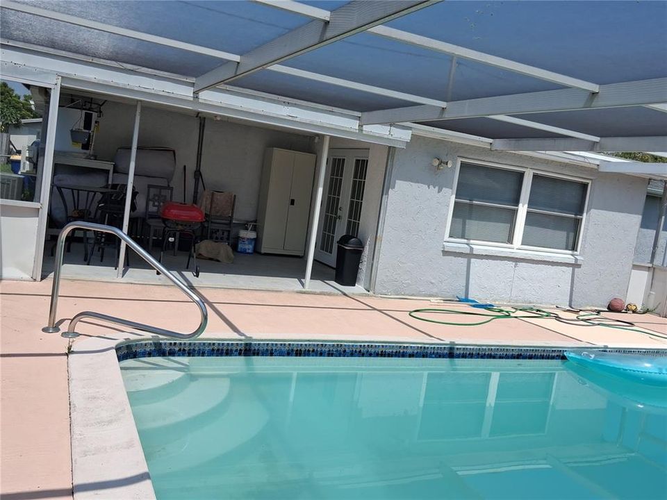For Rent: $2,500 (2 beds, 1 baths, 958 Square Feet)