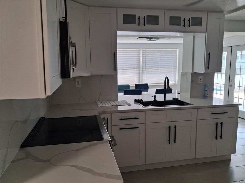 For Rent: $2,500 (2 beds, 1 baths, 958 Square Feet)