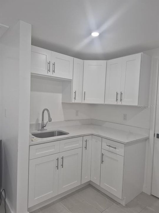 For Rent: $2,500 (2 beds, 1 baths, 958 Square Feet)