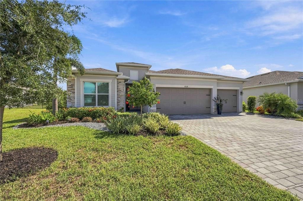 For Sale: $439,900 (4 beds, 2 baths, 2239 Square Feet)
