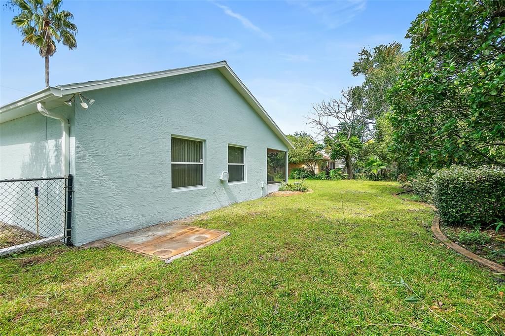 For Rent: $2,175 (4 beds, 2 baths, 1927 Square Feet)