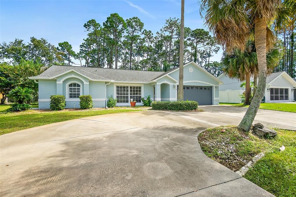 For Rent: $2,175 (4 beds, 2 baths, 1927 Square Feet)