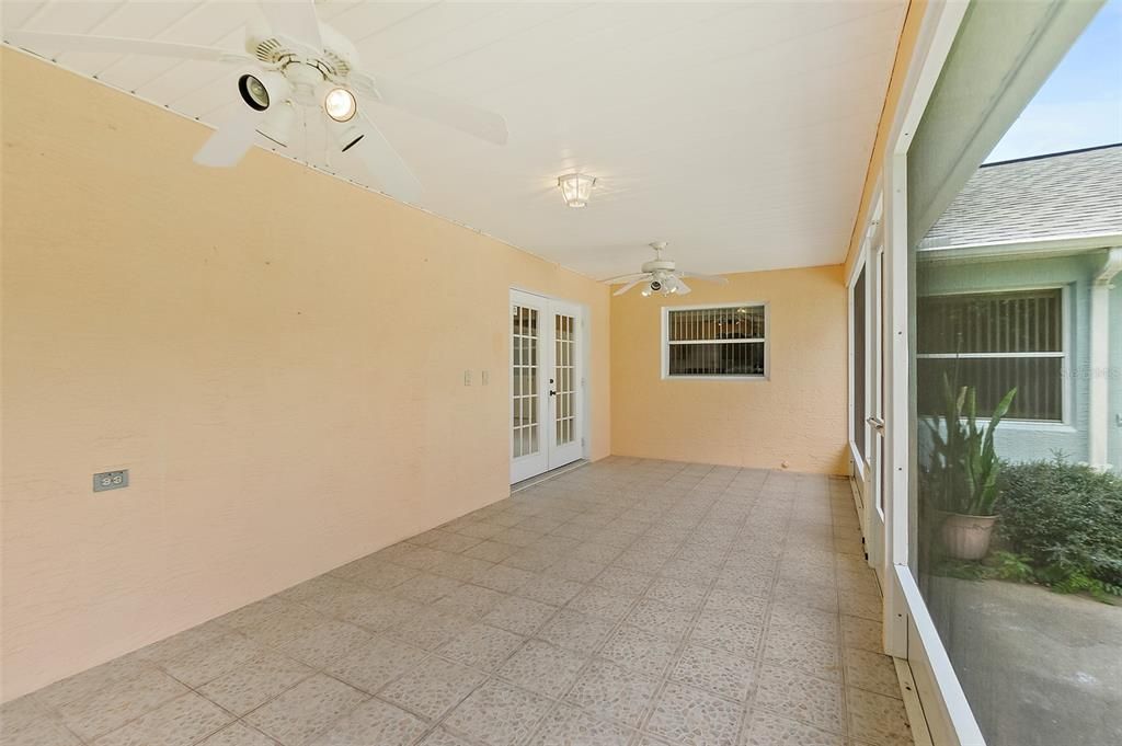 For Rent: $2,175 (4 beds, 2 baths, 1927 Square Feet)