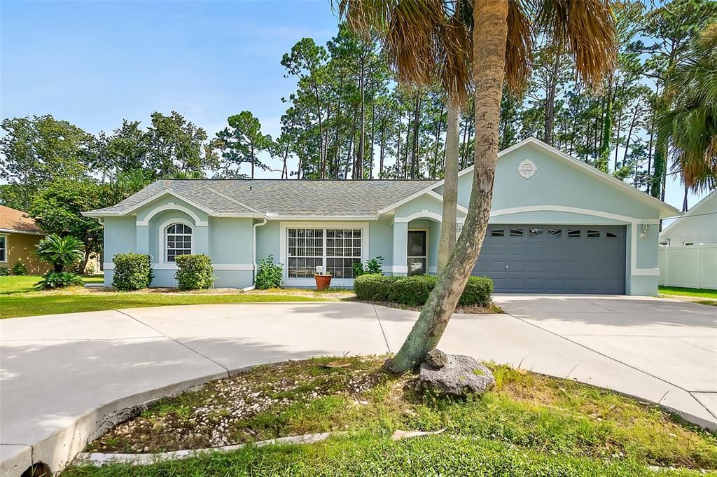 For Rent: $2,175 (4 beds, 2 baths, 1927 Square Feet)
