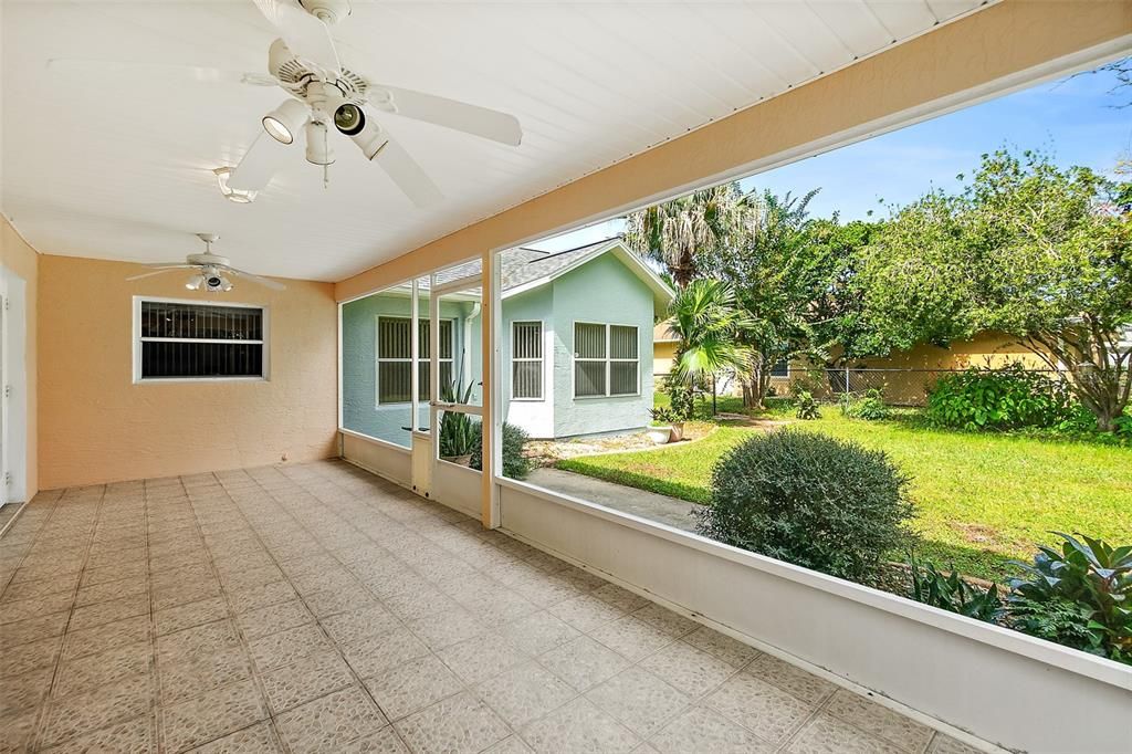 For Rent: $2,175 (4 beds, 2 baths, 1927 Square Feet)