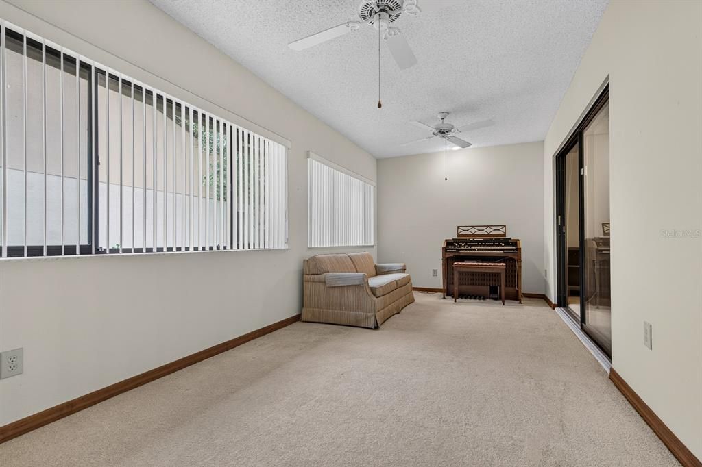 For Sale: $160,000 (2 beds, 2 baths, 1605 Square Feet)