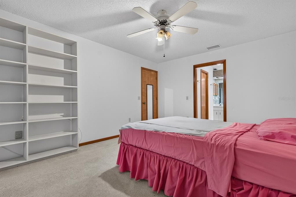 For Sale: $160,000 (2 beds, 2 baths, 1605 Square Feet)