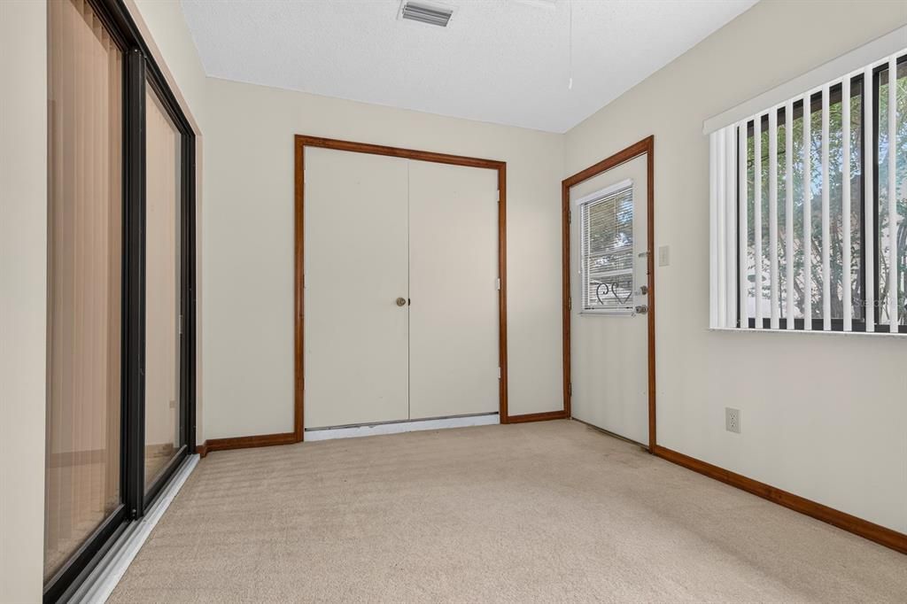 For Sale: $160,000 (2 beds, 2 baths, 1605 Square Feet)