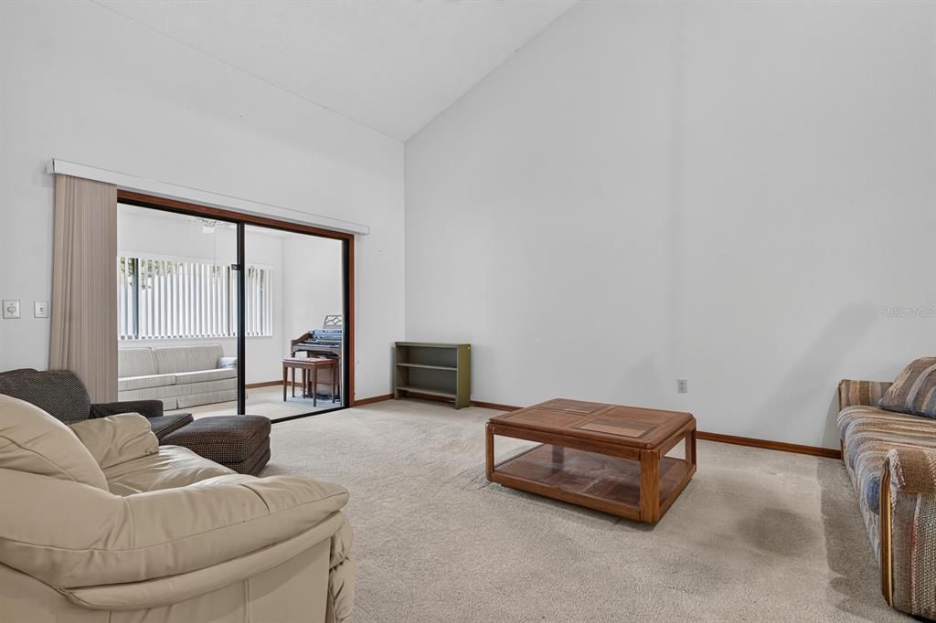 For Sale: $160,000 (2 beds, 2 baths, 1605 Square Feet)