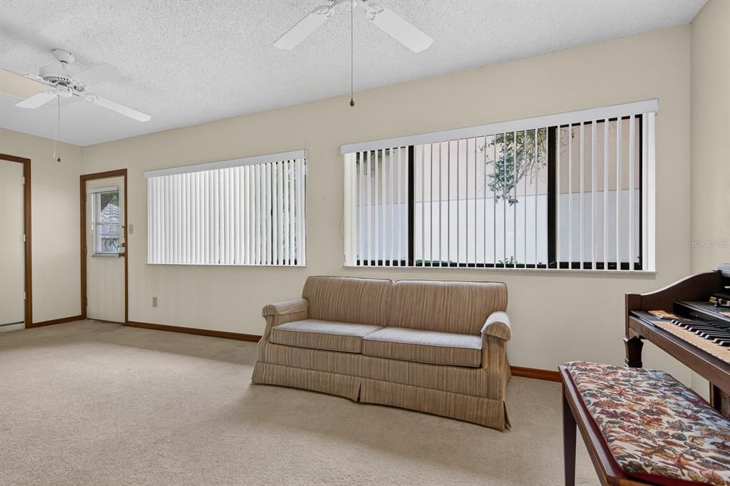 For Sale: $160,000 (2 beds, 2 baths, 1605 Square Feet)