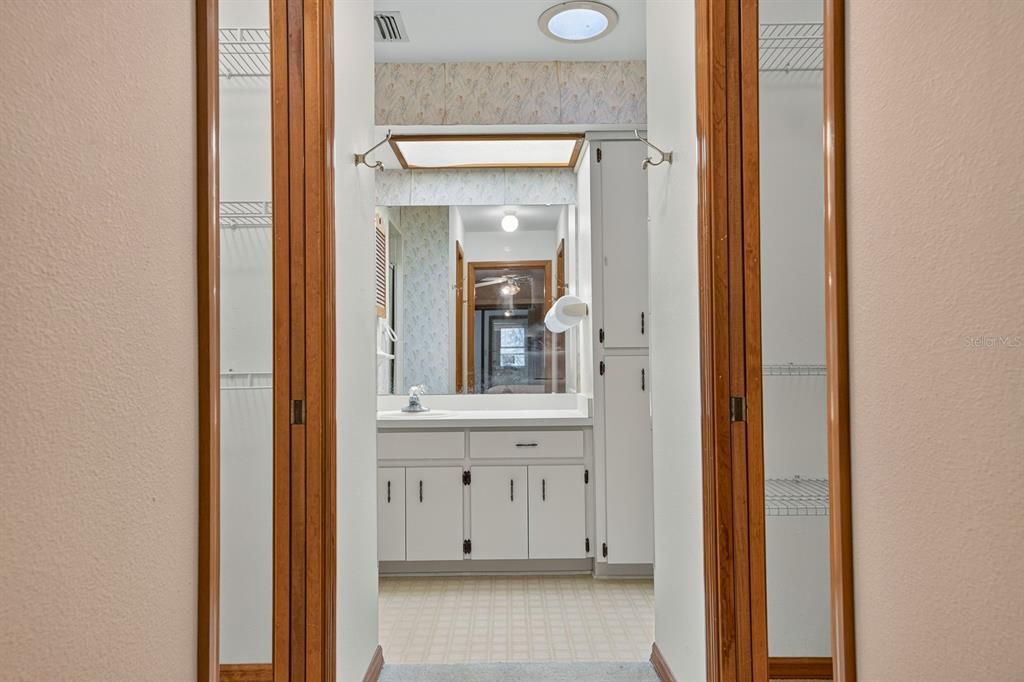 For Sale: $160,000 (2 beds, 2 baths, 1605 Square Feet)