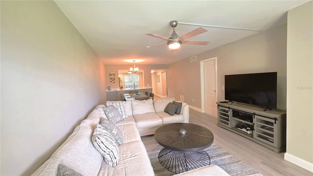 For Sale: $229,000 (2 beds, 2 baths, 1065 Square Feet)