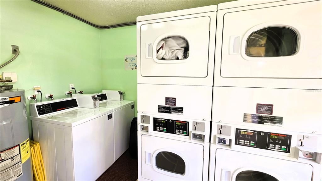 For Sale: $229,000 (2 beds, 2 baths, 1065 Square Feet)