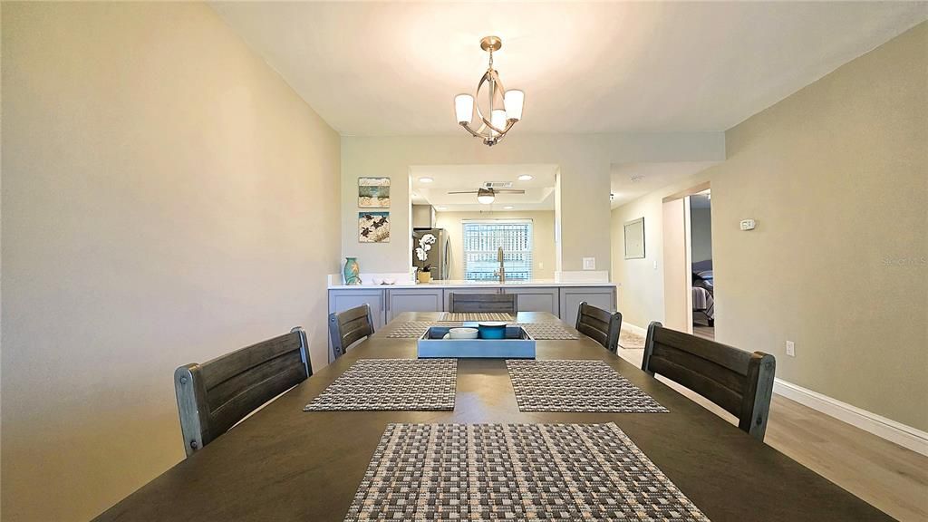 For Sale: $229,000 (2 beds, 2 baths, 1065 Square Feet)