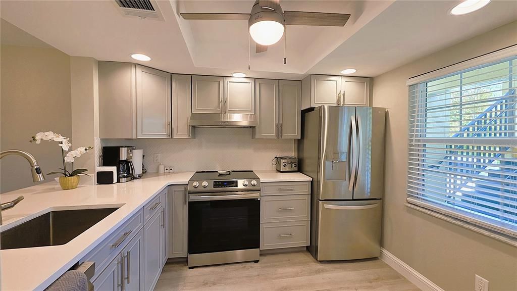 For Sale: $229,000 (2 beds, 2 baths, 1065 Square Feet)