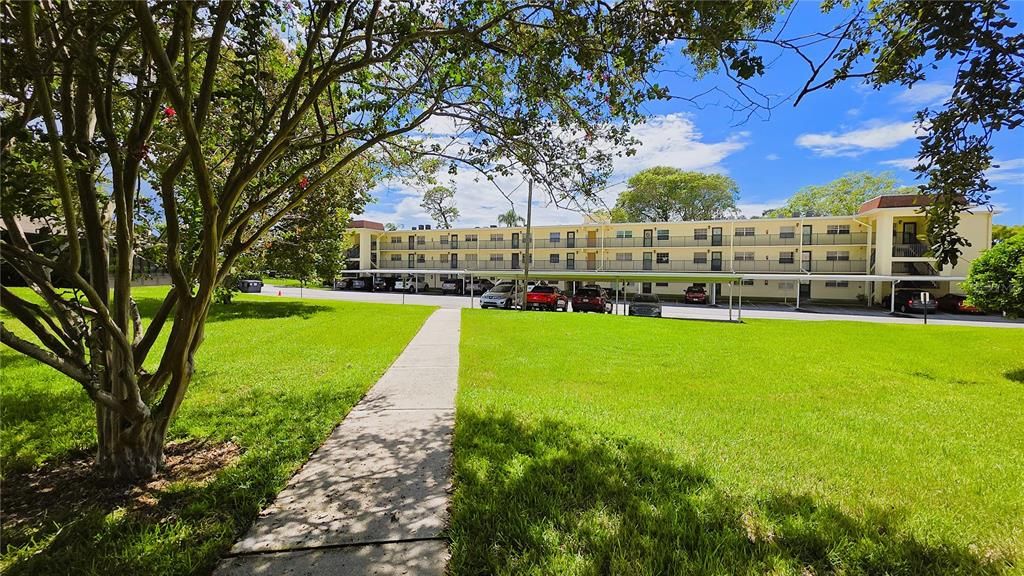 For Sale: $229,000 (2 beds, 2 baths, 1065 Square Feet)
