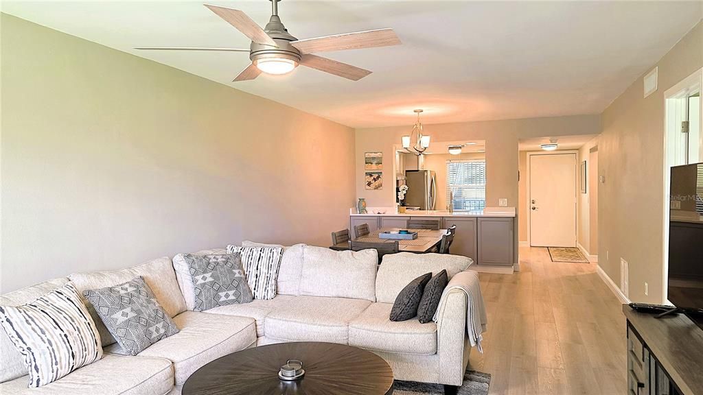 For Sale: $229,000 (2 beds, 2 baths, 1065 Square Feet)
