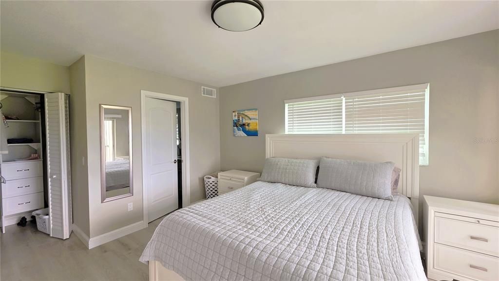 For Sale: $229,000 (2 beds, 2 baths, 1065 Square Feet)
