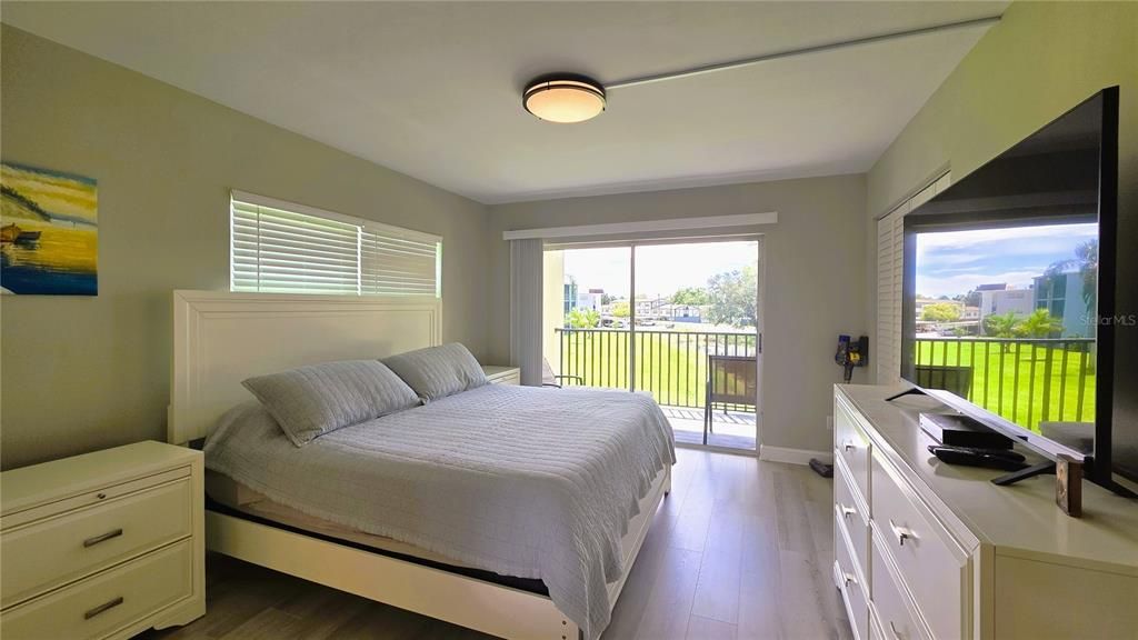 For Sale: $229,000 (2 beds, 2 baths, 1065 Square Feet)