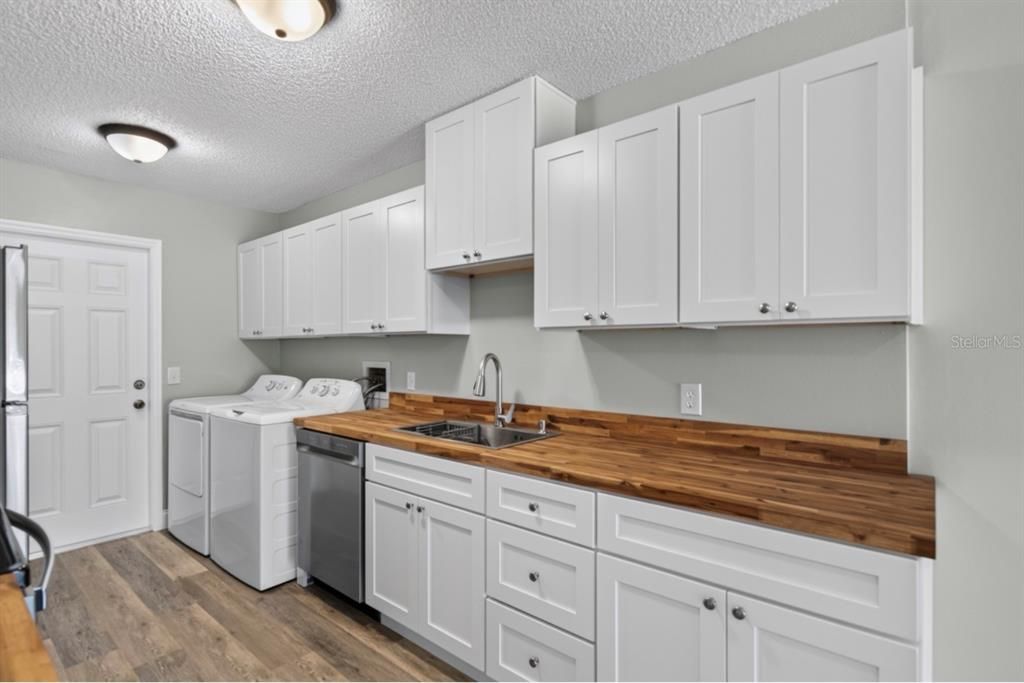 For Sale: $139,900 (3 beds, 2 baths, 1140 Square Feet)