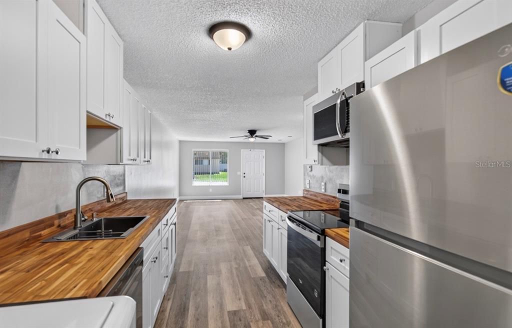 For Sale: $139,900 (3 beds, 2 baths, 1140 Square Feet)