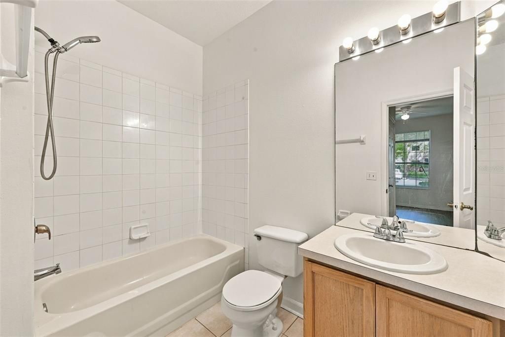 For Sale: $205,000 (2 beds, 2 baths, 1050 Square Feet)