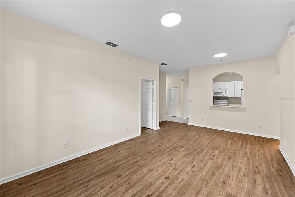 For Sale: $205,000 (2 beds, 2 baths, 1050 Square Feet)