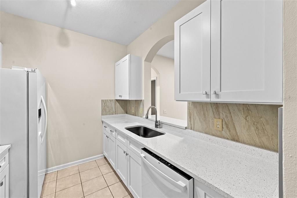 For Sale: $205,000 (2 beds, 2 baths, 1050 Square Feet)