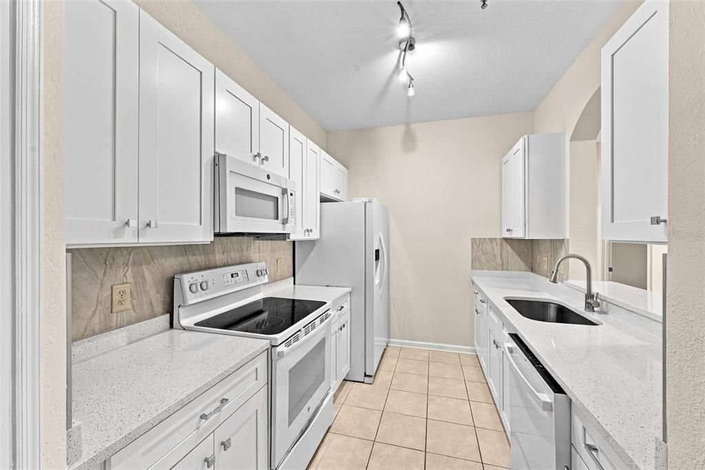 For Sale: $205,000 (2 beds, 2 baths, 1050 Square Feet)