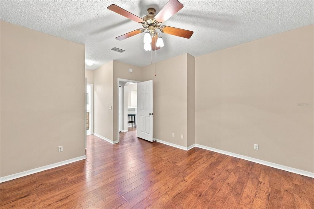 For Sale: $210,000 (2 beds, 2 baths, 1284 Square Feet)