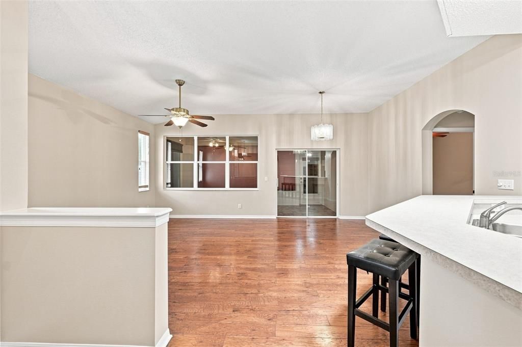 For Sale: $210,000 (2 beds, 2 baths, 1284 Square Feet)