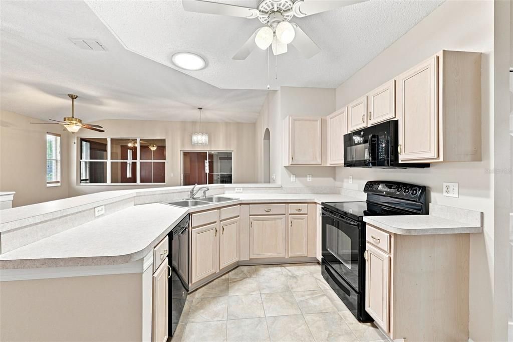 For Sale: $210,000 (2 beds, 2 baths, 1284 Square Feet)