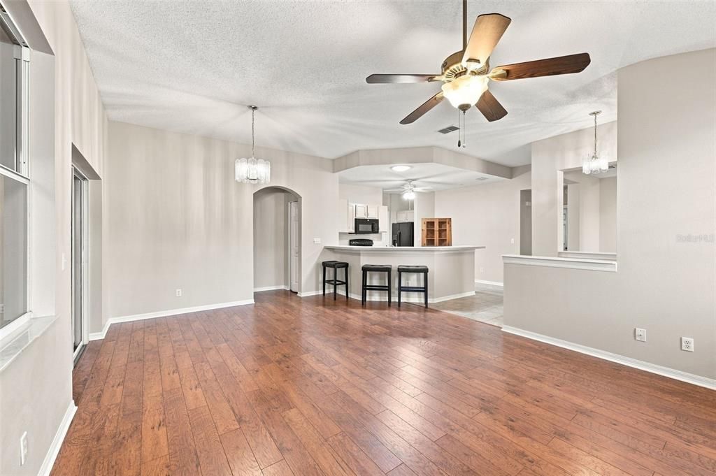 For Sale: $210,000 (2 beds, 2 baths, 1284 Square Feet)