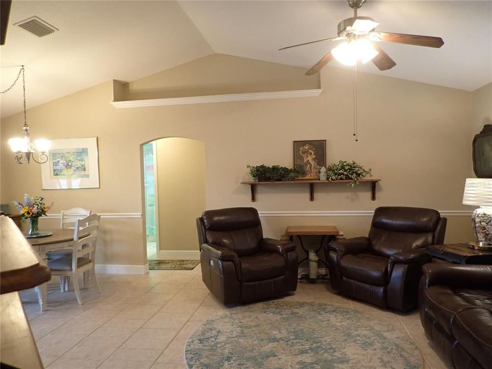 For Sale: $359,000 (3 beds, 2 baths, 1425 Square Feet)