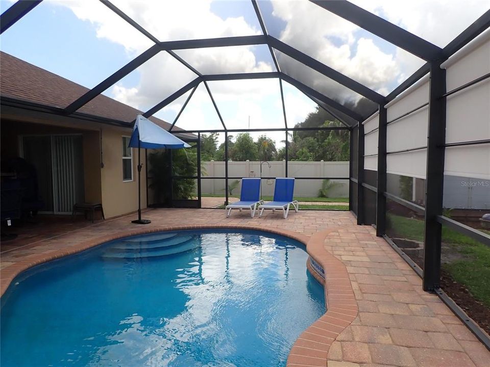 For Sale: $359,000 (3 beds, 2 baths, 1425 Square Feet)