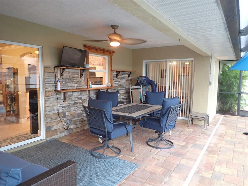 For Sale: $359,000 (3 beds, 2 baths, 1425 Square Feet)