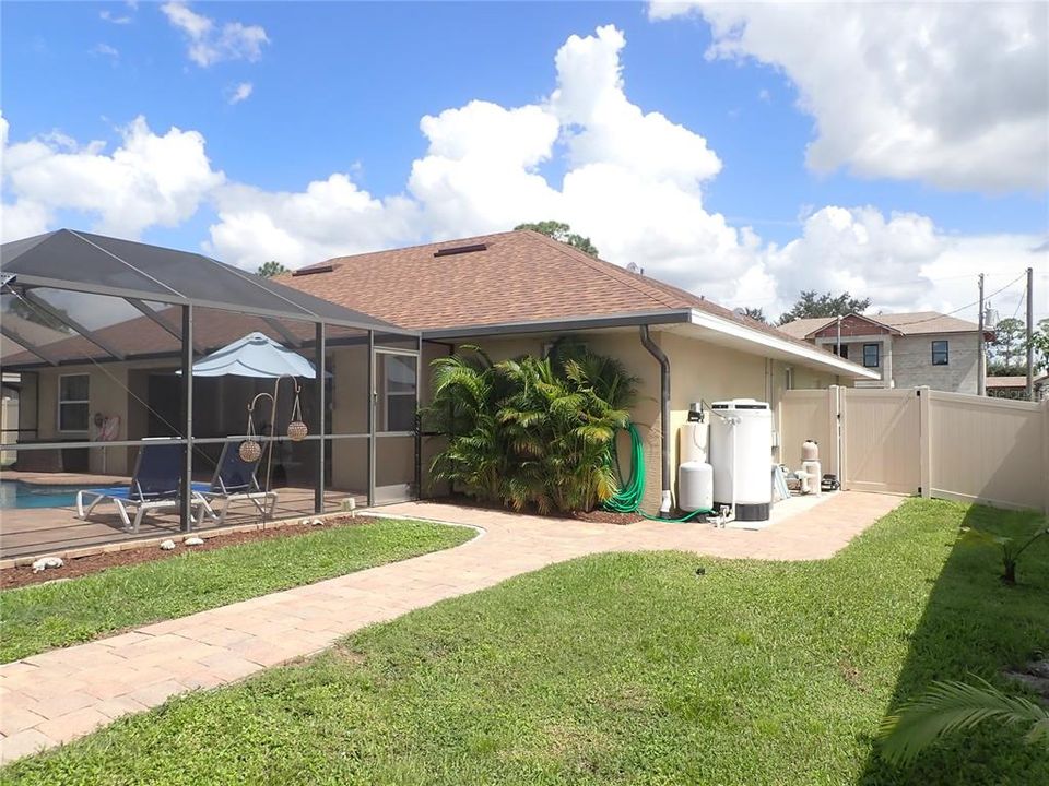 For Sale: $359,000 (3 beds, 2 baths, 1425 Square Feet)