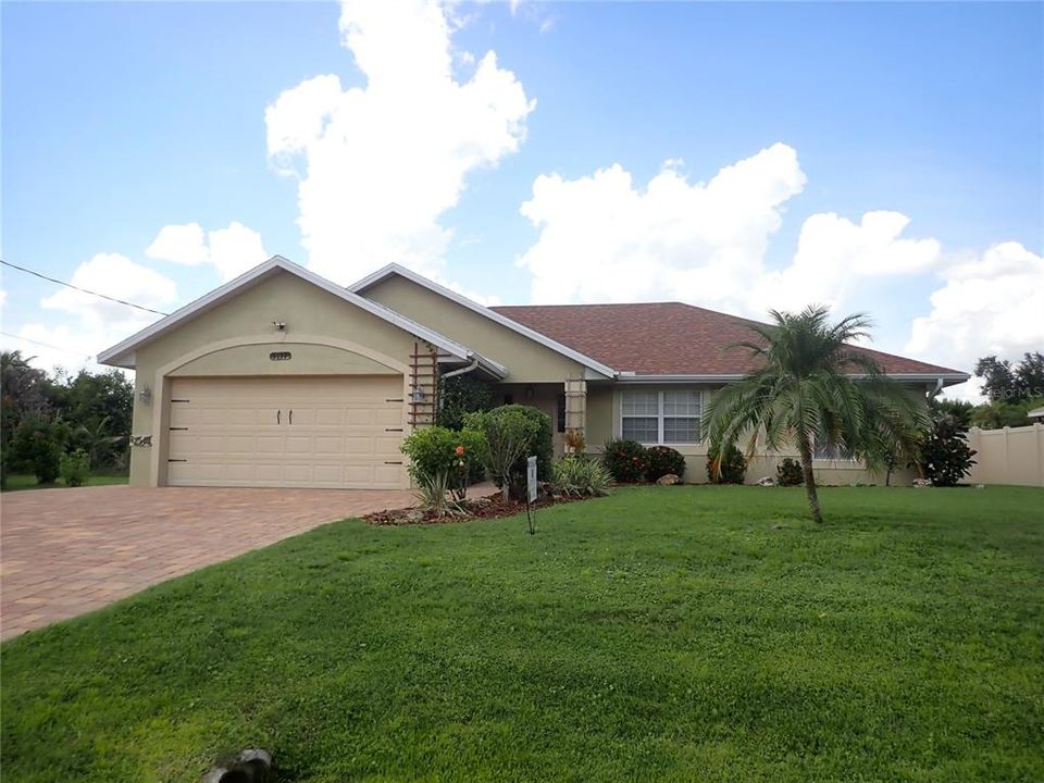 For Sale: $359,000 (3 beds, 2 baths, 1425 Square Feet)