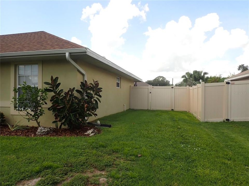 For Sale: $359,000 (3 beds, 2 baths, 1425 Square Feet)