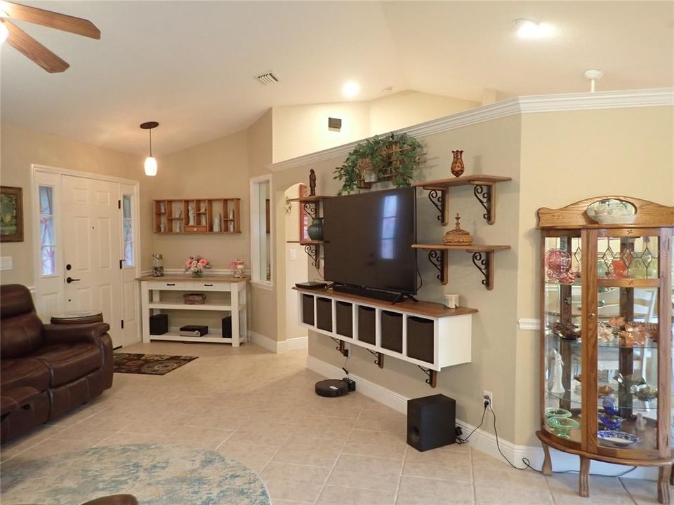 For Sale: $359,000 (3 beds, 2 baths, 1425 Square Feet)