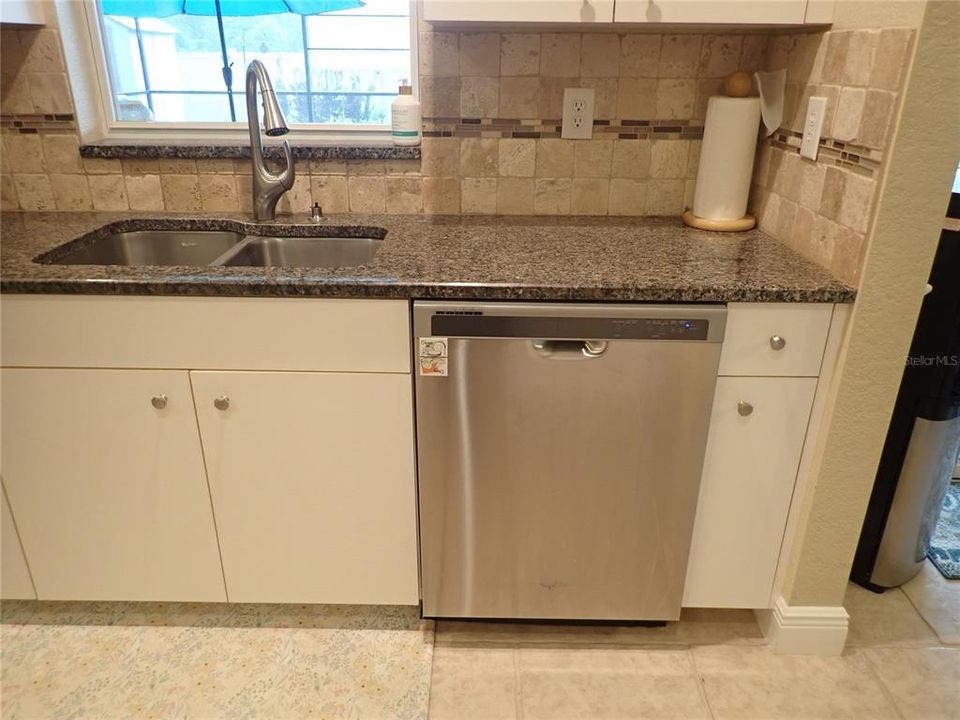 For Sale: $359,000 (3 beds, 2 baths, 1425 Square Feet)