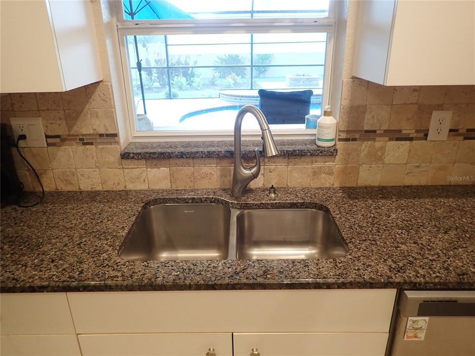 For Sale: $359,000 (3 beds, 2 baths, 1425 Square Feet)
