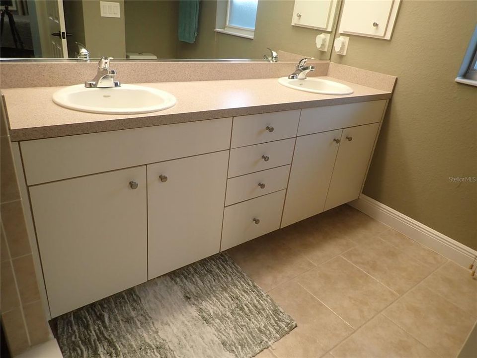 For Sale: $359,000 (3 beds, 2 baths, 1425 Square Feet)