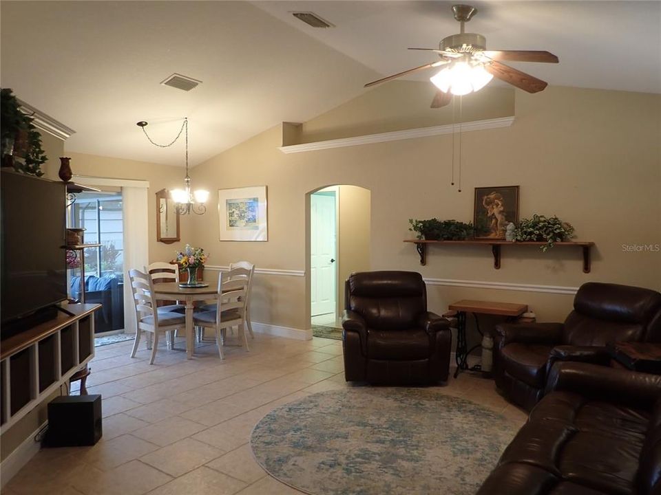 For Sale: $359,000 (3 beds, 2 baths, 1425 Square Feet)
