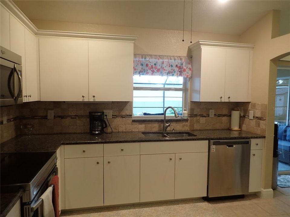 For Sale: $359,000 (3 beds, 2 baths, 1425 Square Feet)