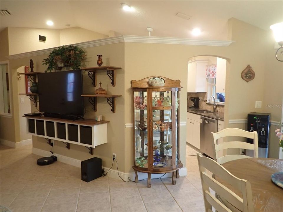 For Sale: $359,000 (3 beds, 2 baths, 1425 Square Feet)