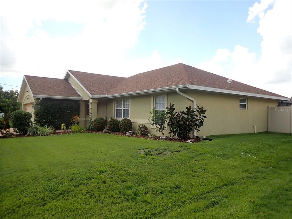 For Sale: $359,000 (3 beds, 2 baths, 1425 Square Feet)