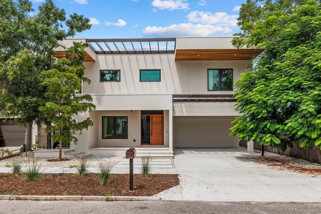 For Sale: $2,399,000 (4 beds, 4 baths, 3685 Square Feet)