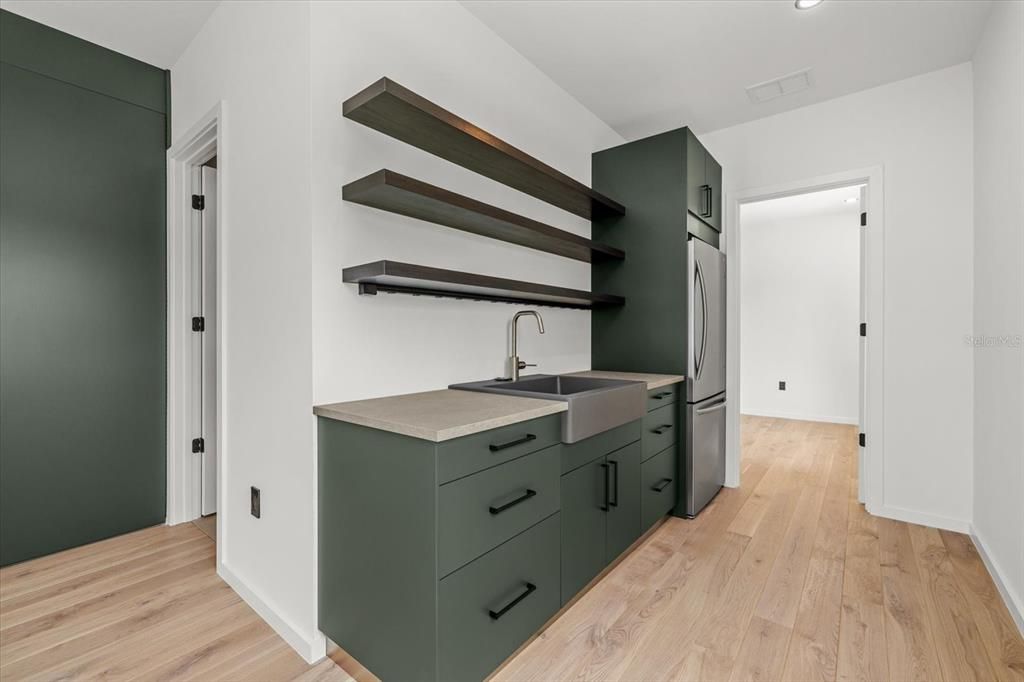 For Sale: $2,399,000 (4 beds, 4 baths, 3685 Square Feet)